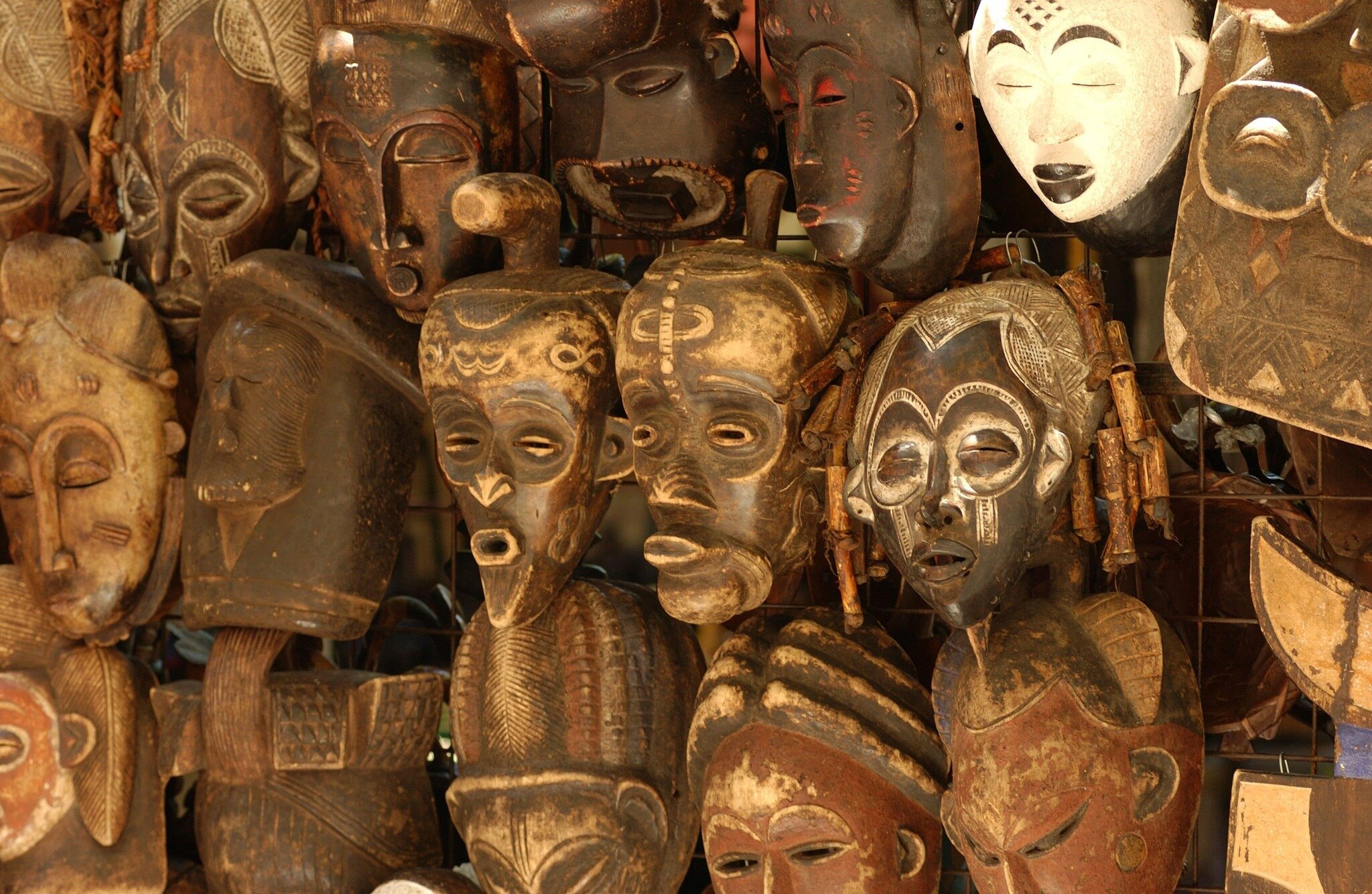 African art has a rich history of challenging stereotypes and biases, serving as a powerful medium for expressing diverse narratives, reclaiming cultural identities, and dispelling misconceptions about the African continent. 
This blog explores the 